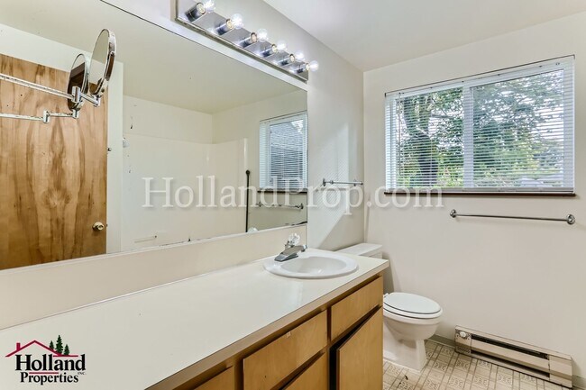 Building Photo - Spacious 1-Bedroom Plus Bonus Room in Forest Grove! BEST PRICE $1,650!!!