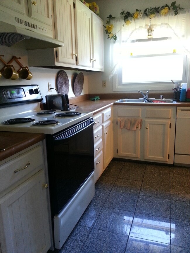 Building Photo - 2013 Adderbury Ln