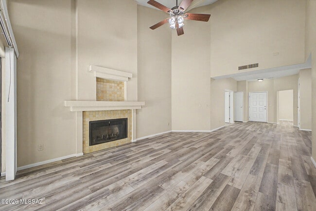 Building Photo - 5250 Woodspring Dr