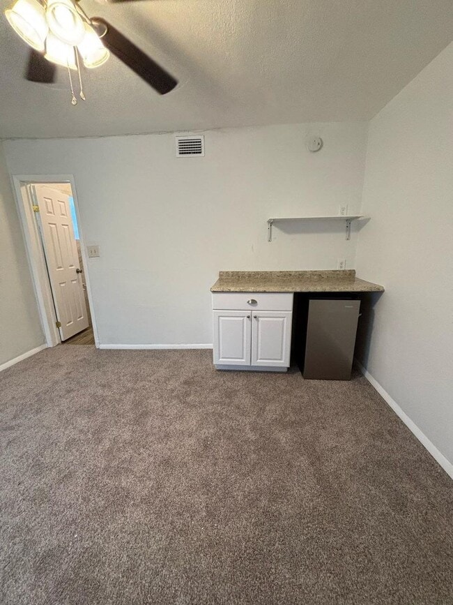 Building Photo - 2014 Pineway Dr