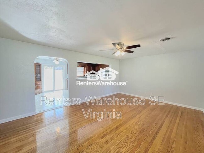 Building Photo - 712 Woodstock Rd