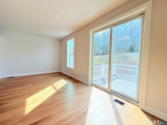Building Photo - 135 Shea Cir