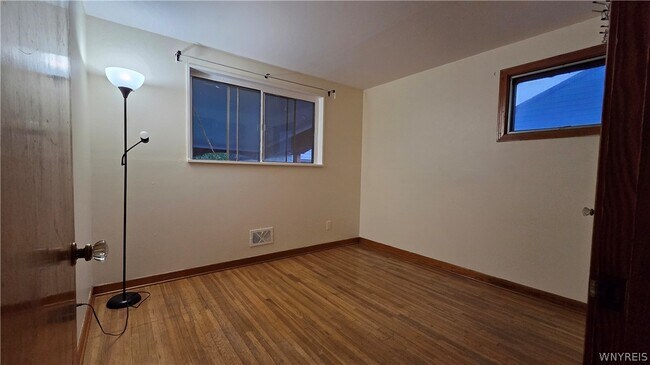Building Photo - 419 Cherokee Dr