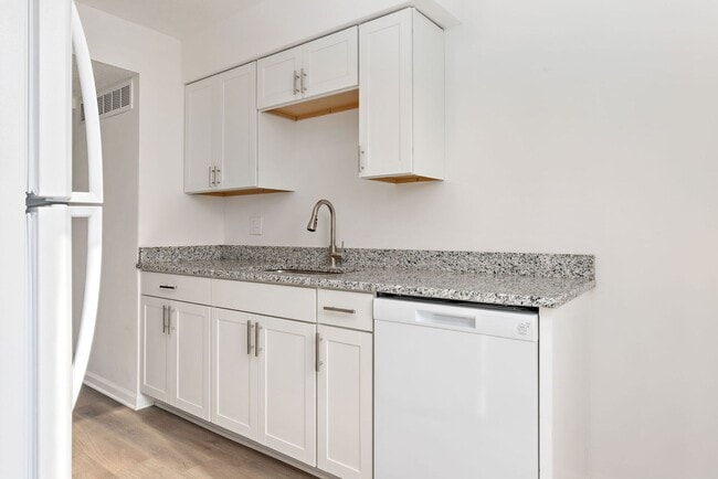 Building Photo - Spacious Duplex in Johnson County