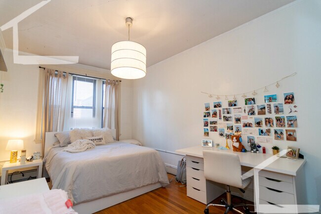 Building Photo - 215 Saint Paul St