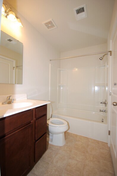 Building Photo - 293 Sage Circle