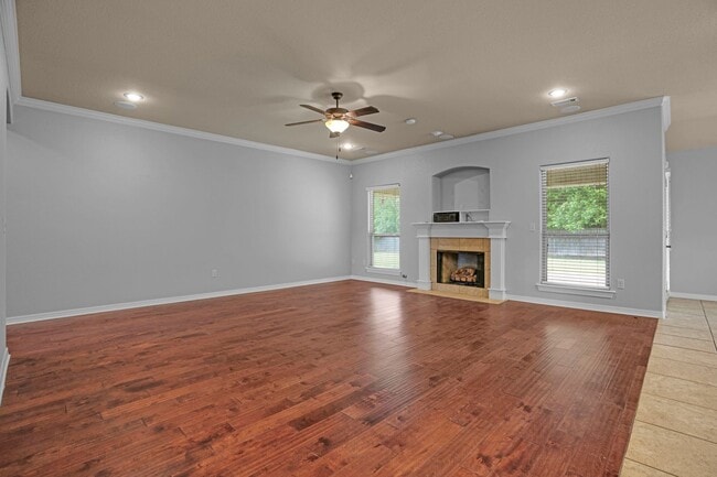 Building Photo - Spacious 3 Bedroom 2 Bath home in Great Location!