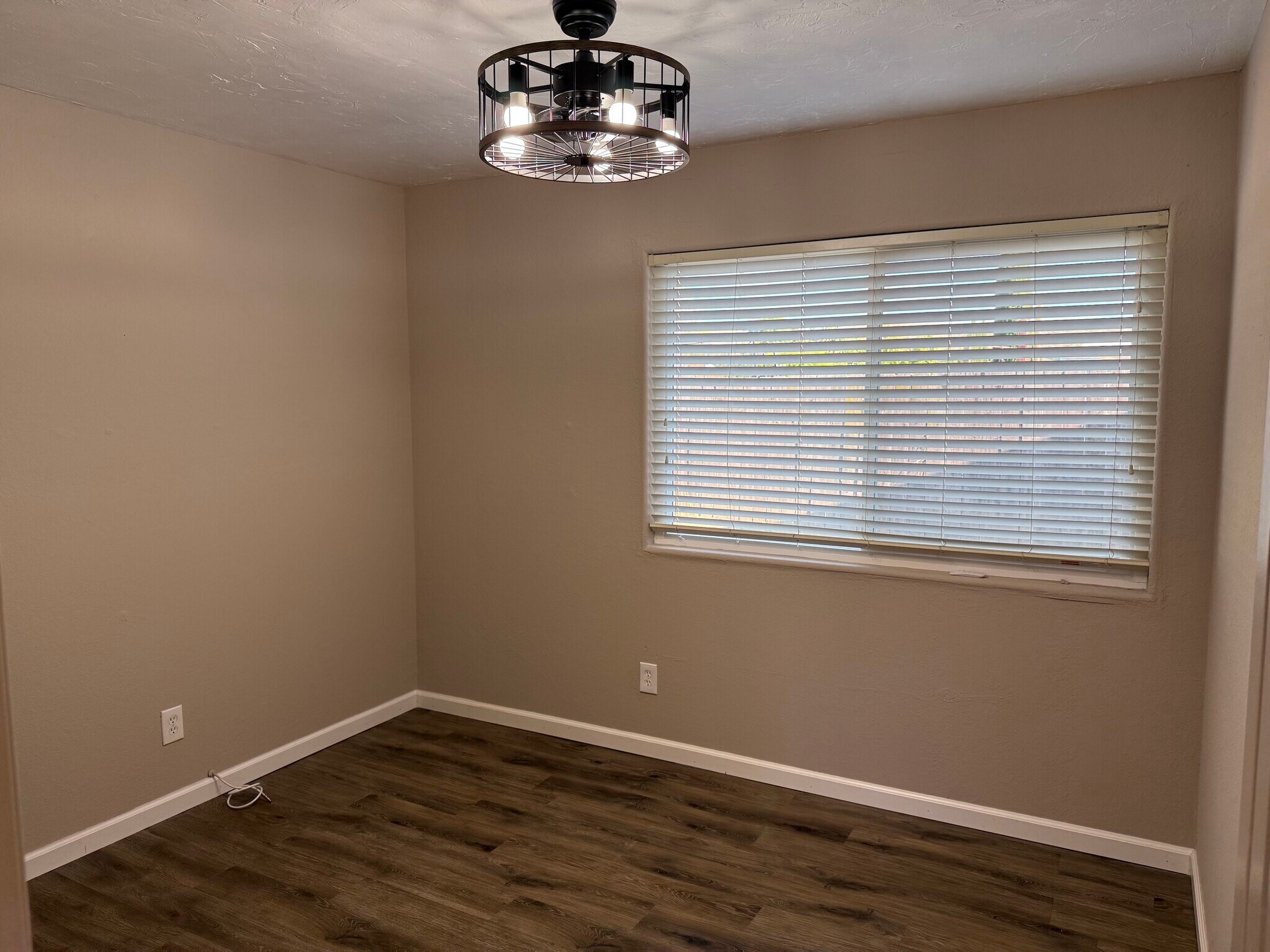 Building Photo - 13425 Standish Dr