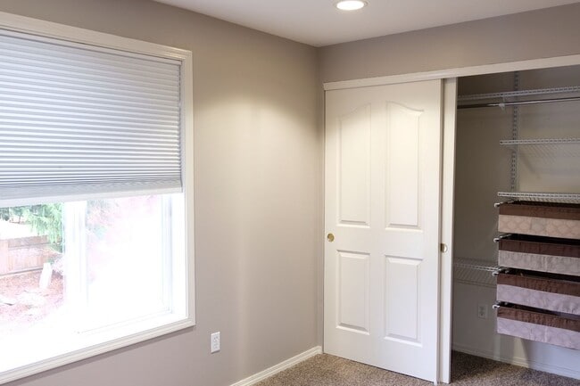 Building Photo - !!!HALF MONTH RENT FREE!!!? Beautifully Updated Home in a Peaceful, Highly Desirable Fisher’s Lan...