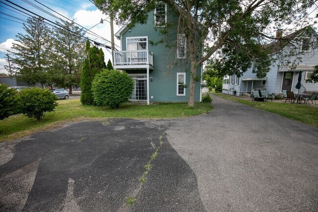 Building Photo - 1567-1569 Glenn Avenue