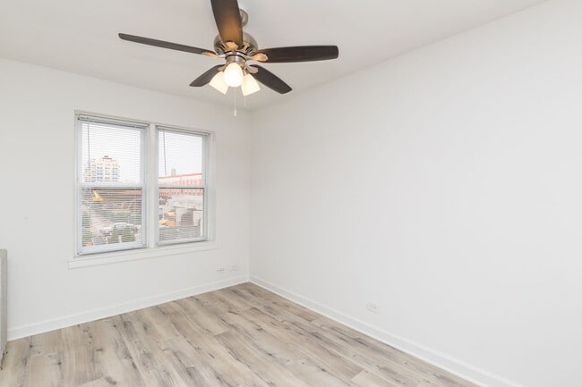 Interior Photo - Winthrop 5710