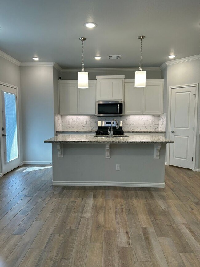 Building Photo - 2032 Twin Falls Dr