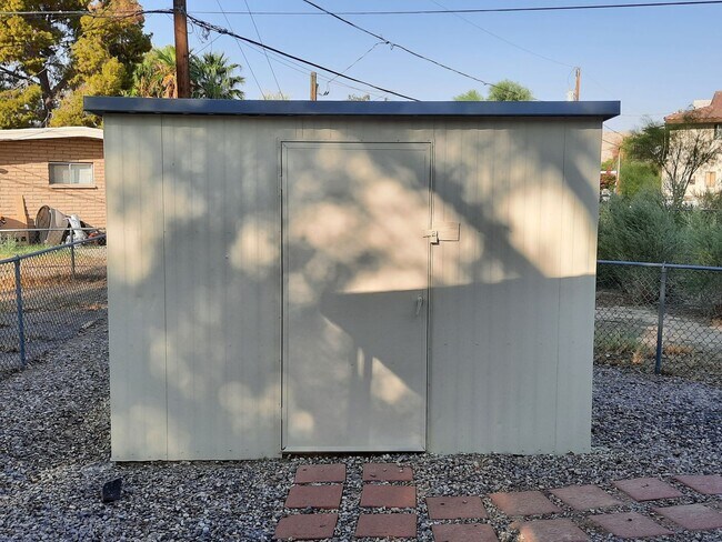 Building Photo - 2 Bedroom/2Bath Mobile home with Arizona Room and Fully Fenced Yard.