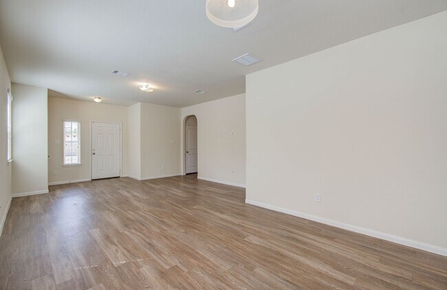 Building Photo - Open Layout & Large Backyard in Houston’s Evergreen Villas – 3 Beds, 2½ Baths