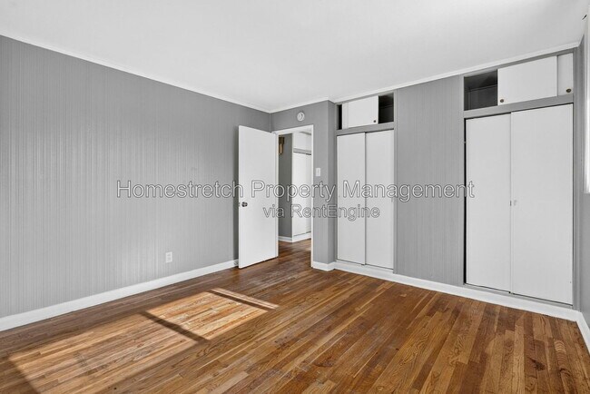 Building Photo - 2247 Hollis Dr