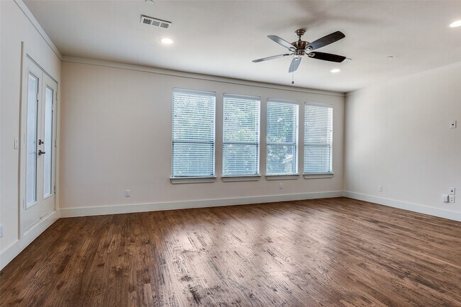 Building Photo - 4316 Hartford St