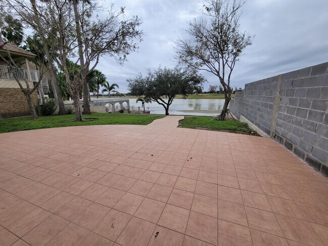 Building Photo - 210 Rio Grande Dr