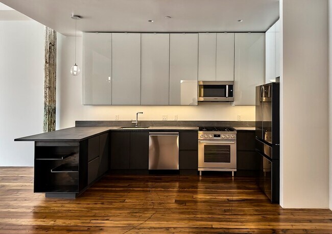 Building Photo - 520 State Rd