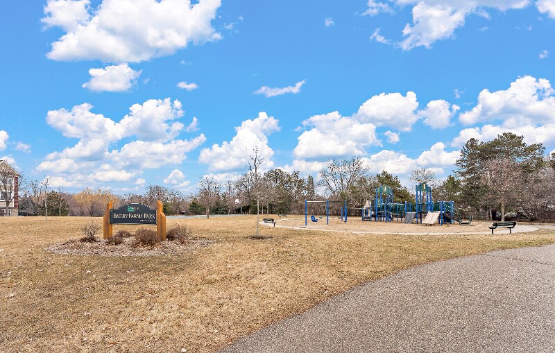 Building Photo - 11769 Emery Village Dr N