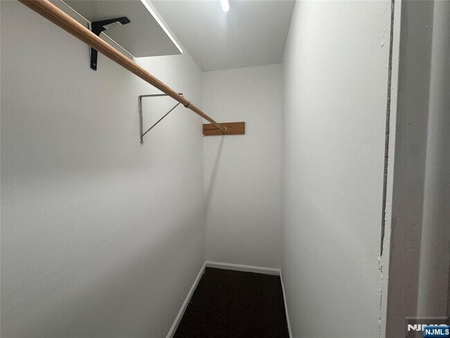 Building Photo - 1 Cedar Ln