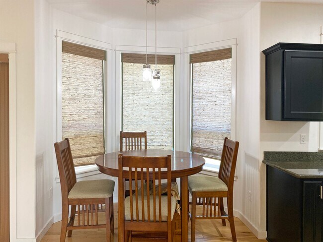 Building Photo - Beautiful Single Level Home in North Albany!