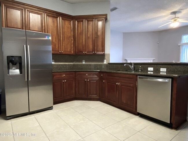 Building Photo - 12976 Chets Creek Dr S