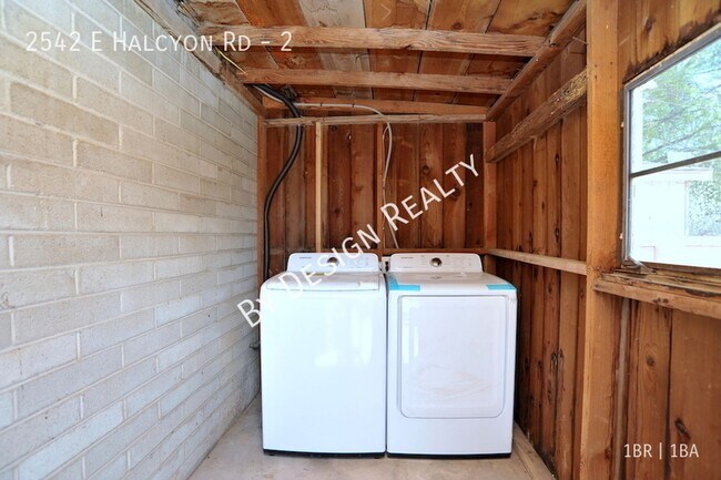 Building Photo - Hedrick Acreage 1 Bed 1 Bath Guest House - Recent Remodel