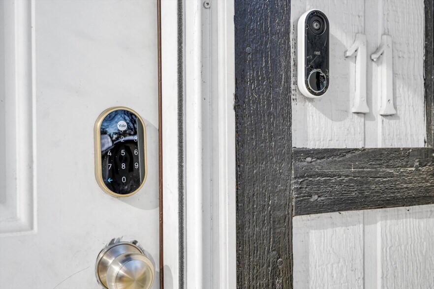 Building Photo - 11 Carriage Lane