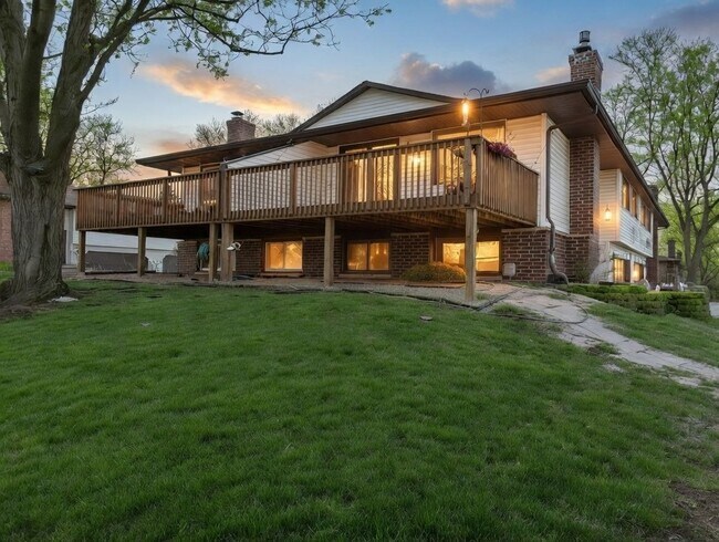 Building Photo - Awesome 3 bed unit