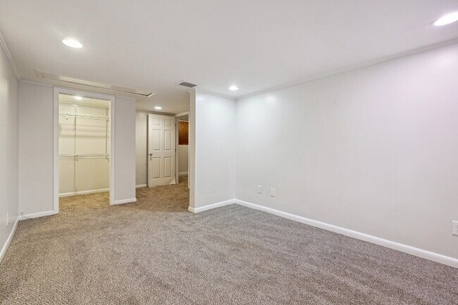 Building Photo - Modern Comfort Meets Prime Atlanta Location – Schedule Your Tour Today!
