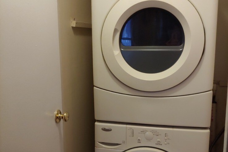 Building Photo - 40 Hopewell Ln