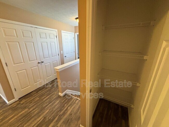 Building Photo - 2497 Deercove Ct.