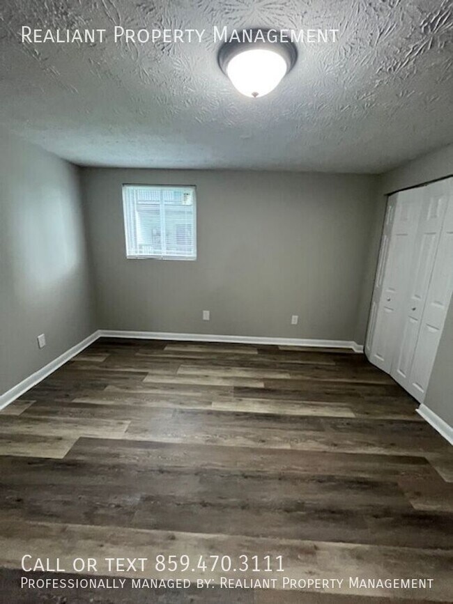 Building Photo - 209 Lakeshore Dr