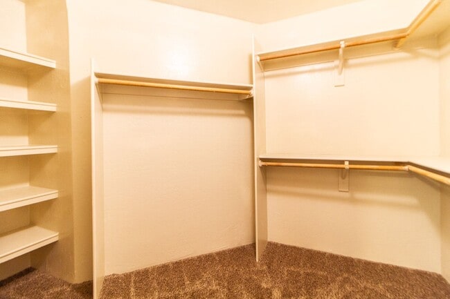 Building Photo - * COMING SOON * Great 2 bed/2 bath Condo i...