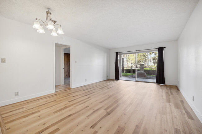 Building Photo - 614 Sunfish Way