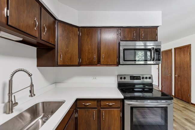 Building Photo - 31 Green Oaks Dr