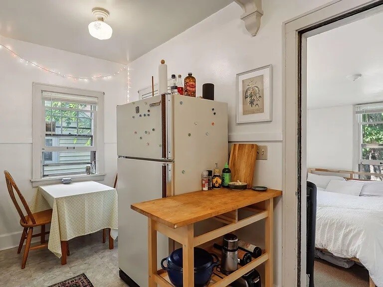 Building Photo - 2512 33rd Ave S