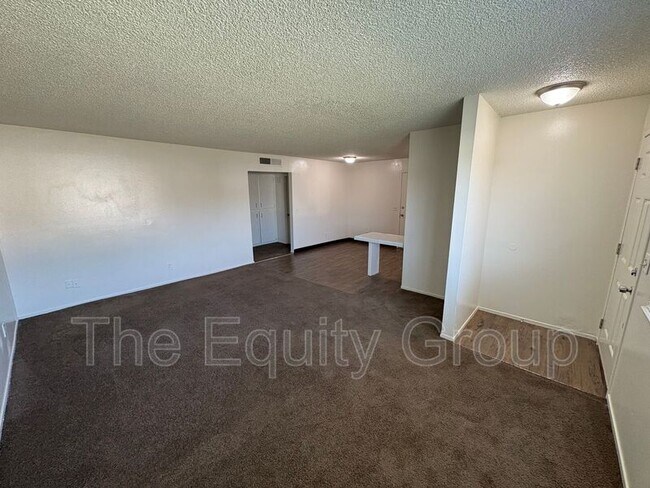 Building Photo - 941 S Demaree St