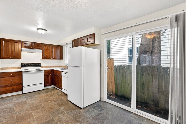 Building Photo - 4801 NE Killingsworth St