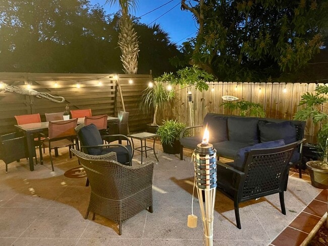 Building Photo - 601 N E St