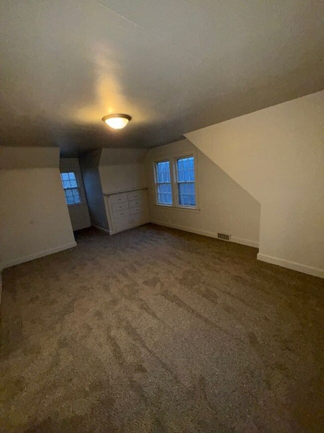 Building Photo - 511 S Evans Ave