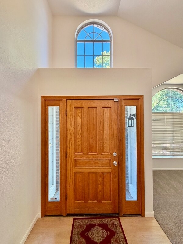 Building Photo - 5663 Montclair Cir