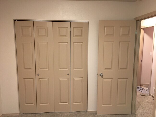 #2 First floor bedroom - 4001 Lunar Dr