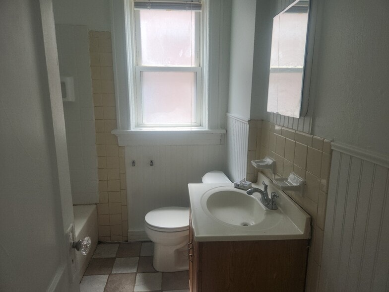 Building Photo - 6321 Cates Ave