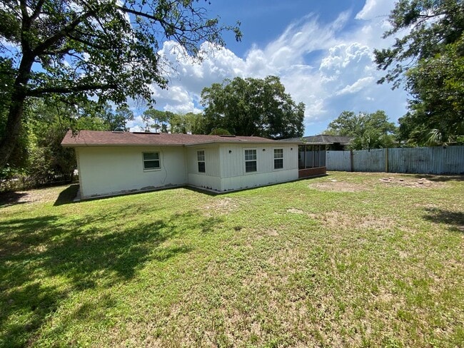 Building Photo - 4581 Praver Dr N