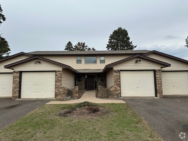 Building Photo - 1603 Pinewood Ln