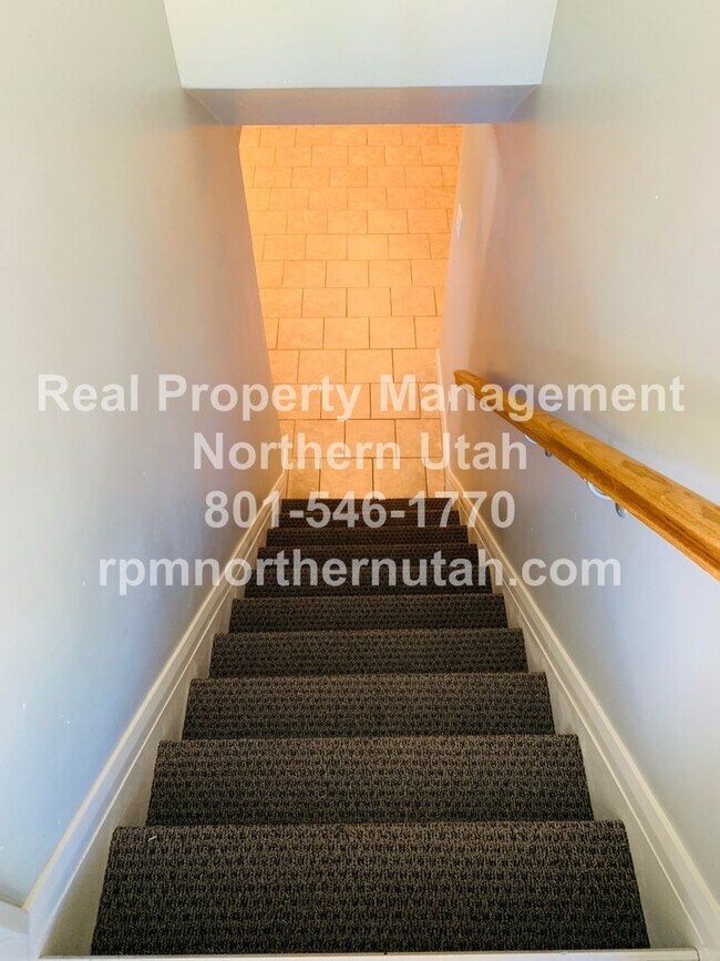 Building Photo - Beautiful 4 Bed 2 Bath Ogden Home Coming S...