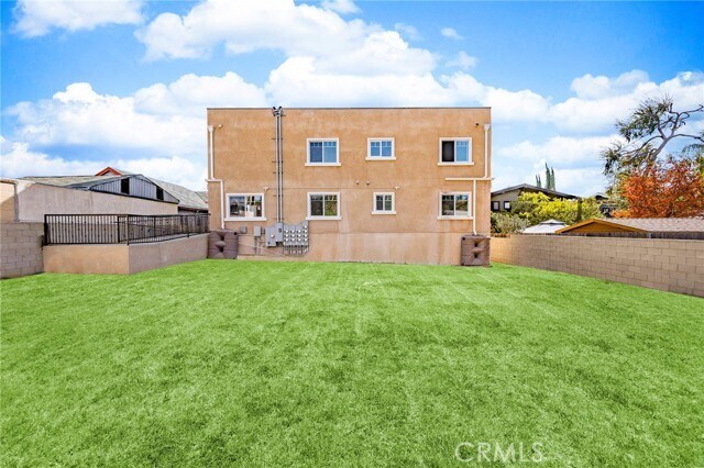 Building Photo - 5639 Huntington Dr