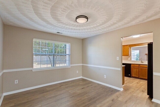 Building Photo - 1470 Berkshire Dr
