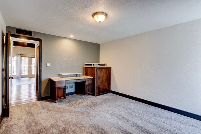 Building Photo - West Plaza Resort-Style  Living